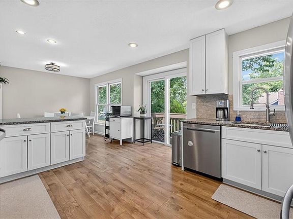 3rd image of 509 SE Bayberry Ln