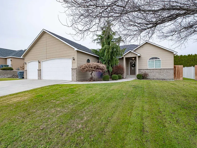 1713 Sequoia Ave — Photo 2