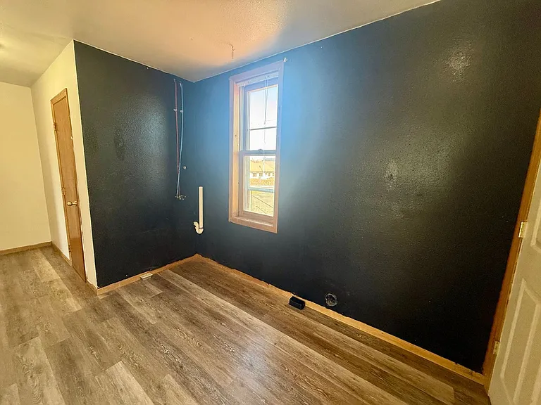 1319 E Main St — Photo 11
