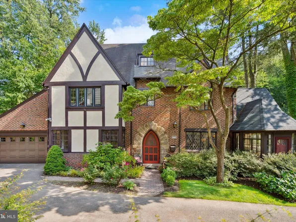 3432 Warden Dr, Philadelphia, PA 19129