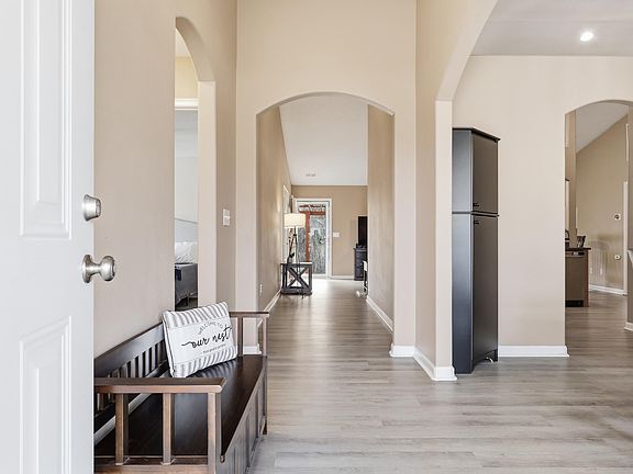 3rd image of 100 Muskogee Ln