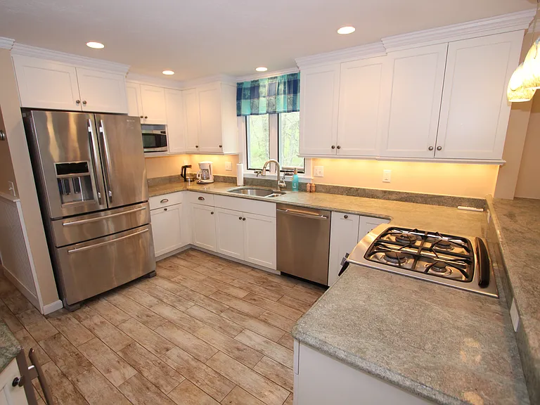72 Bay Rd — Photo 7