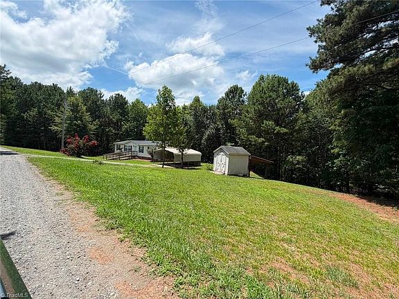 3rd image of 1042 Wells Creek Rd
