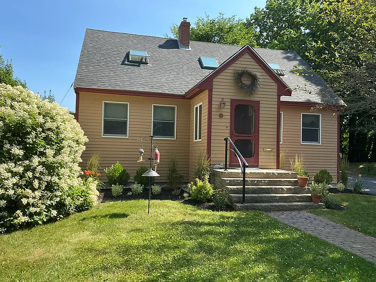 24 Kittredge Rd — Photo 2