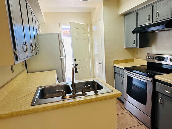3rd image of 732 W Glenn St #732