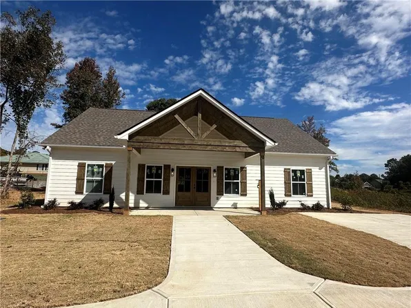 10722 Lee Road 379, Valley, AL 36854