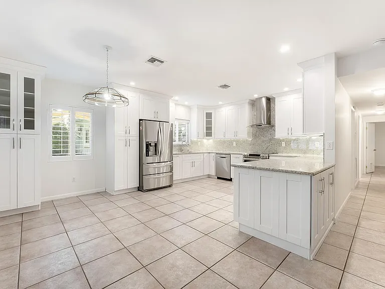 247 Bay Dr — Photo 7