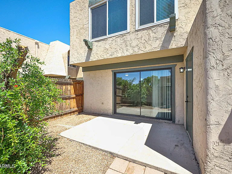 6024 W Golden Ln — Photo 10