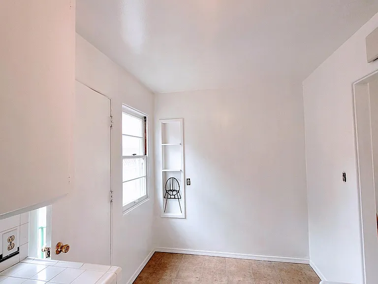 4851 Brighton Ave #H — Photo 9
