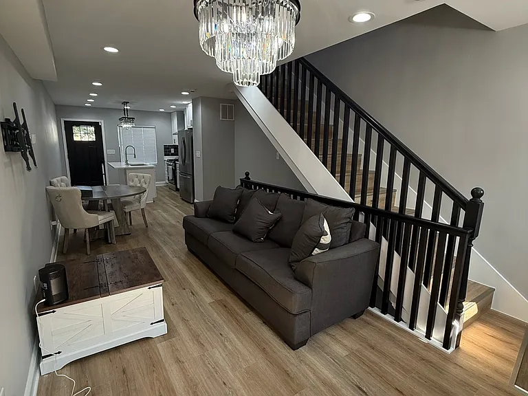 2317 Barclay St #1 — Photo 1
