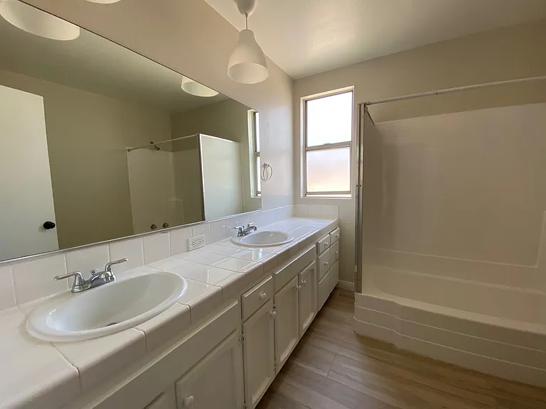 758 W 18th St #C — Photo 16