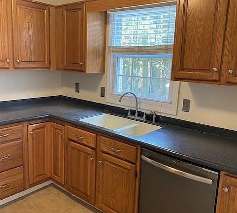 3rd image of 1600 W 9th St