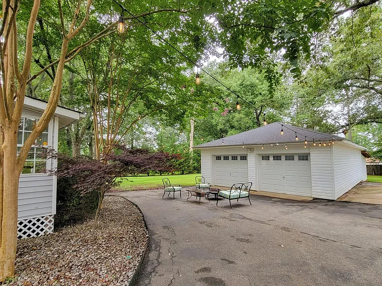 709 James Ave — Photo 3