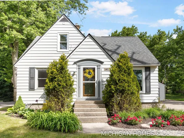 10671 Chicago Dr, Zeeland, MI 49464