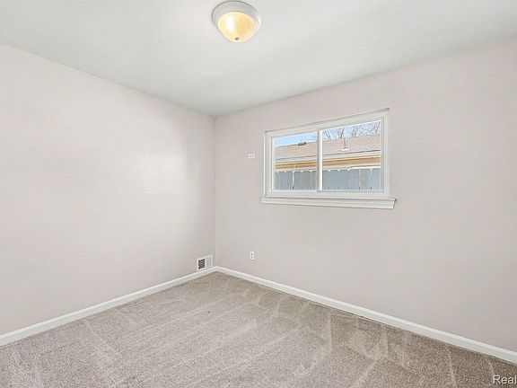 5th image of 14421 Bailey St