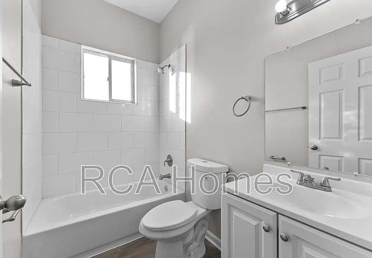 2912 N Kenwood Ave #N — Photo 5