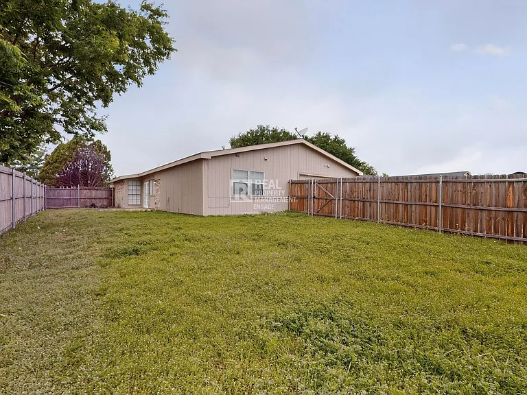 5217 Aberdean Trl — Photo 37