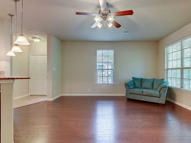 1310 Parmer Ln #303-3B — Photo 10