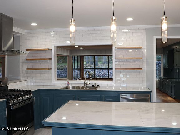 3rd image of 45 Stonegate Dr