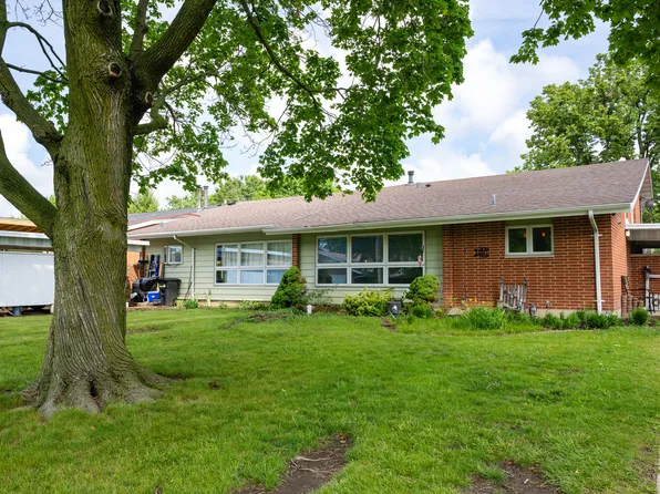 1521 Golfview Rd, Rantoul, IL 61866