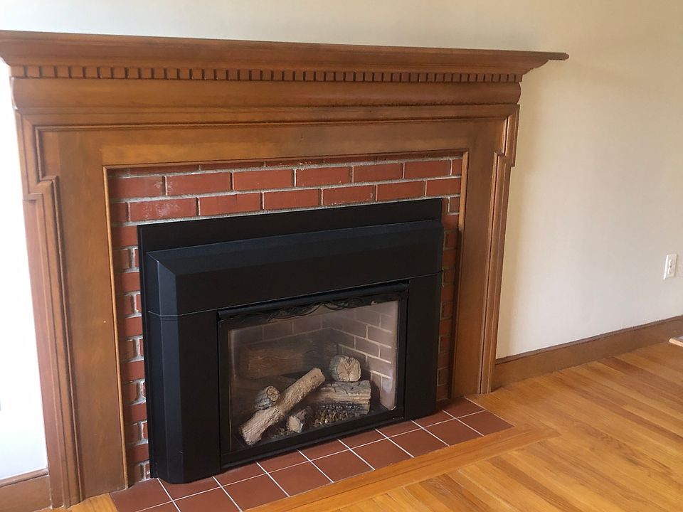 Gas burning fireplace with remote