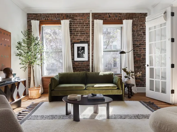 211 West 10th Street image 1 of 9