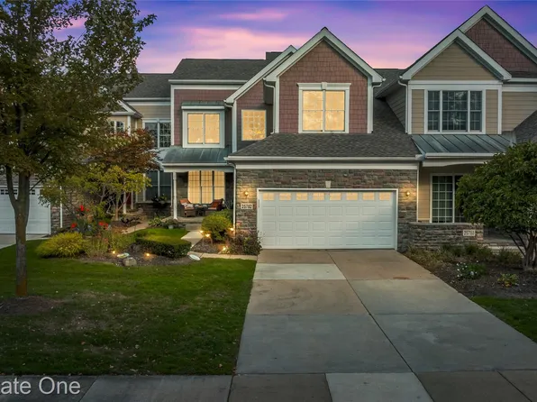 25782 Island Lake Dr #43, Novi, MI 48374