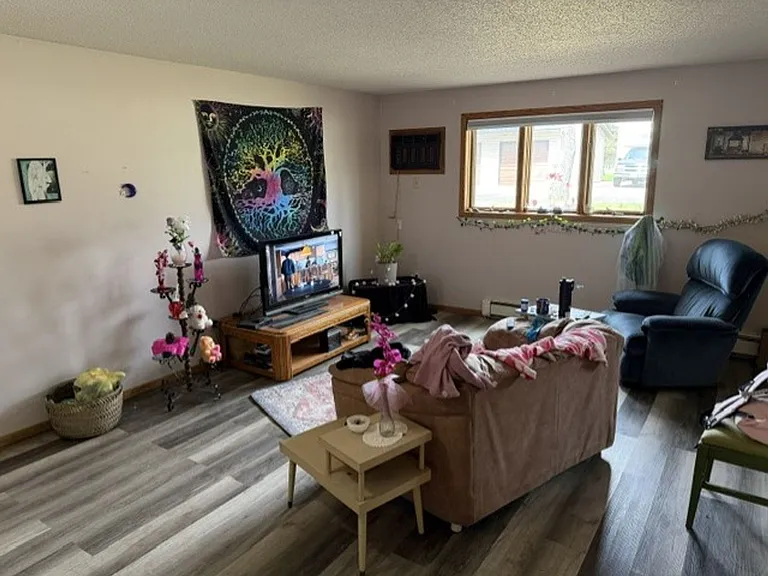 2414 Greenwood St — Photo 3