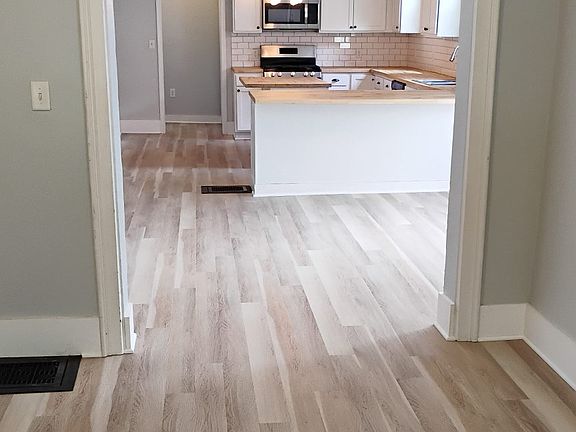 3rd image of 424 Charles Ave SE