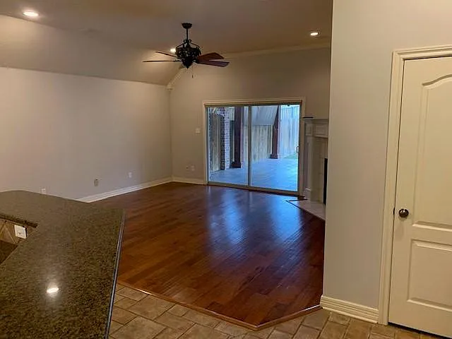 1707 Valley Brook Ln — Photo 7