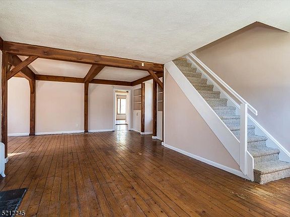 5th image of 335 Roseland Ave