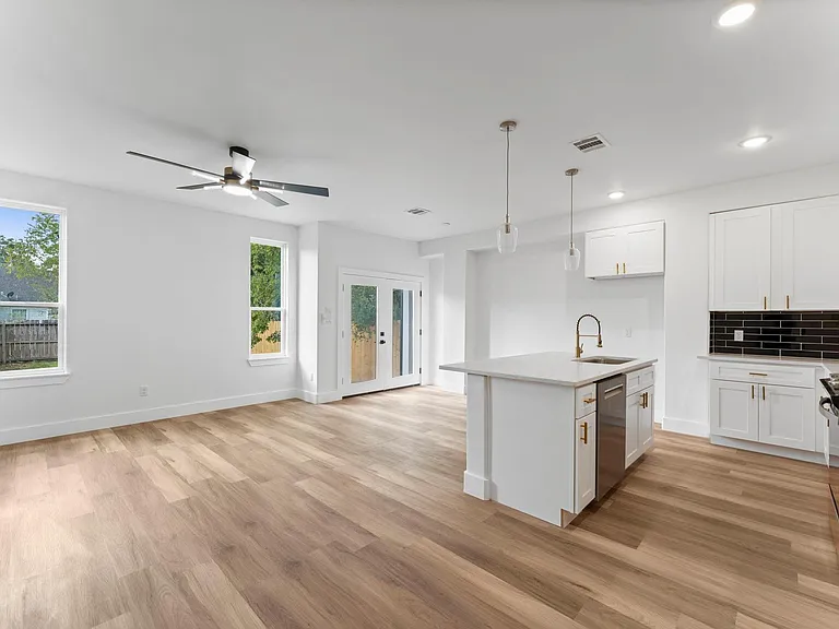 8205 Carver Rd #B — Photo 4