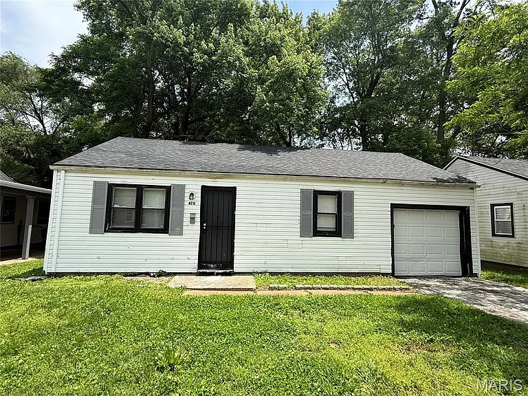 470 Mueller Ave — Photo 1