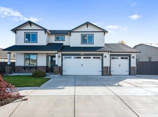 2976 NW 23rd St, Redmond, OR 97756