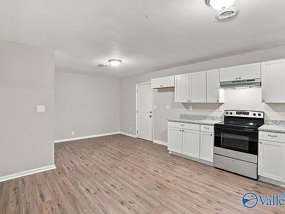 5th image of 104 Albert St SW