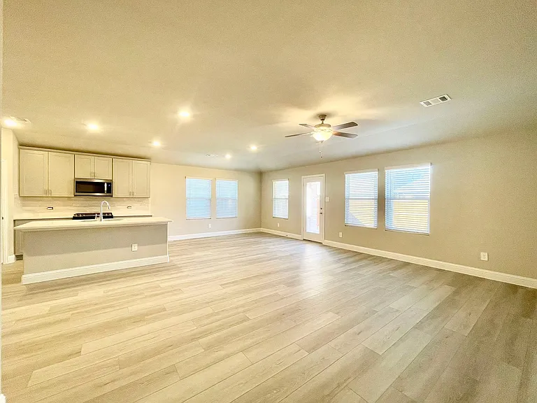 1203 Mahogany Dr — Photo 5