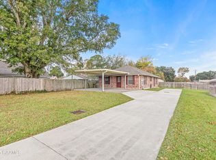 105 E Pamela Dr, Lafayette, LA 70506