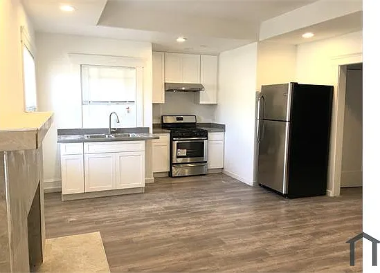 3 bed, 1200 sqft, $3,494 — Photo 2
