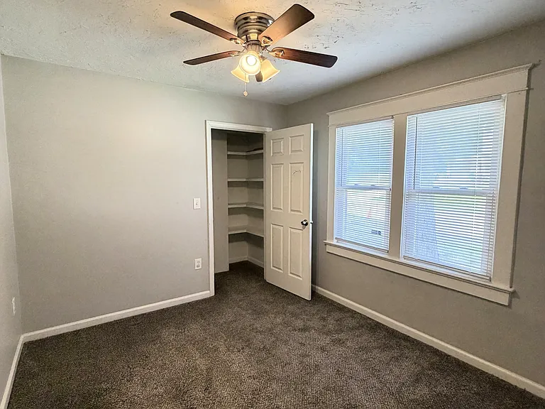 302 S Hocker Ave — Photo 8