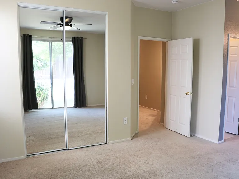 537 Farridge Dr — Photo 17