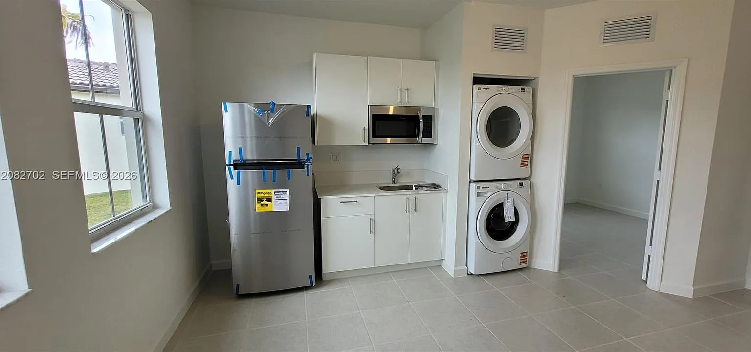 1 bed, 1.0 bath, 2319 sqft, $1,600 — Photo 3