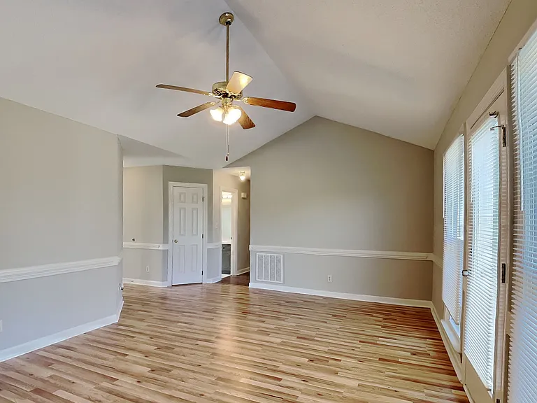 3016 Lindsay Dr — Photo 8