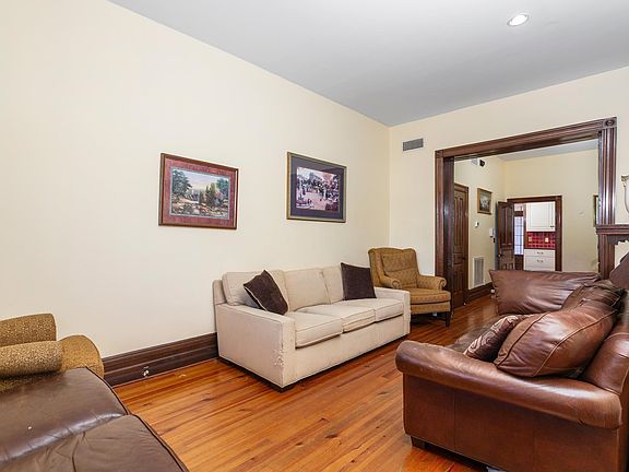 5th image of 326 E 7th St