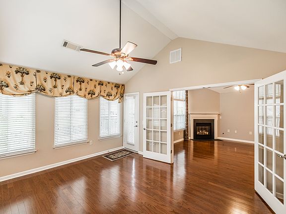3rd image of 825 Browns Ln #201