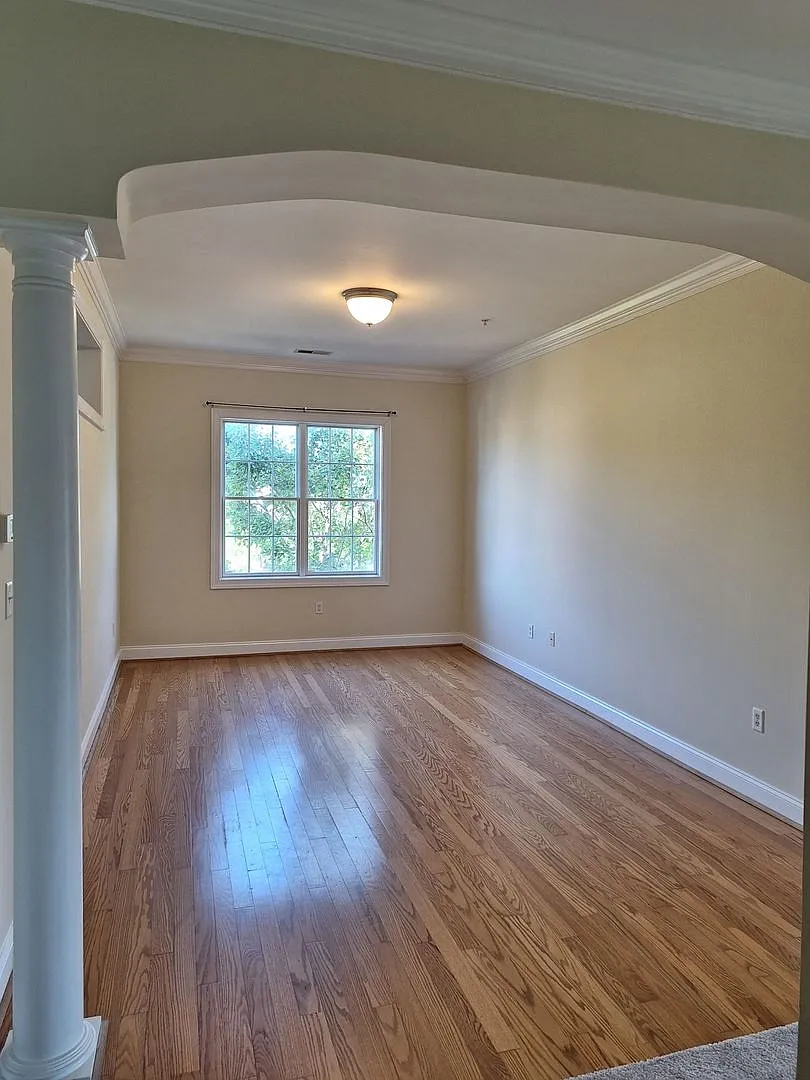 3 bedroom/ 2 bathroom- Bennington on the Park — Photo 3