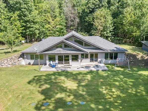 9274 Argentine Rd, Linden, MI 48451