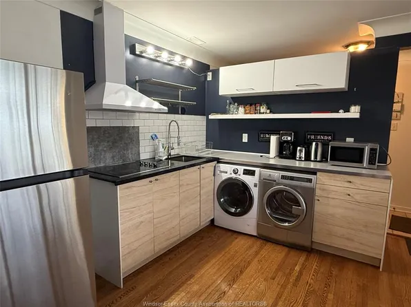 888 Cataraqui St, Windsor, ON N9A 3P4