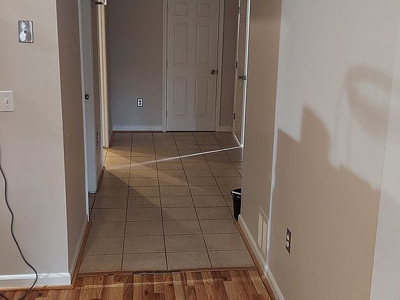4th image of 117 Hillside Ct #Basement