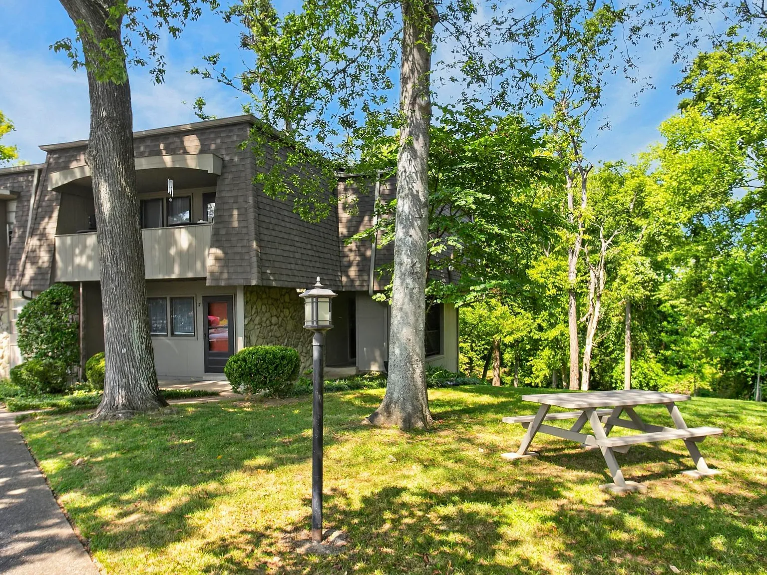 2 bed, 1043 sqft, $1,400 — Photo 3