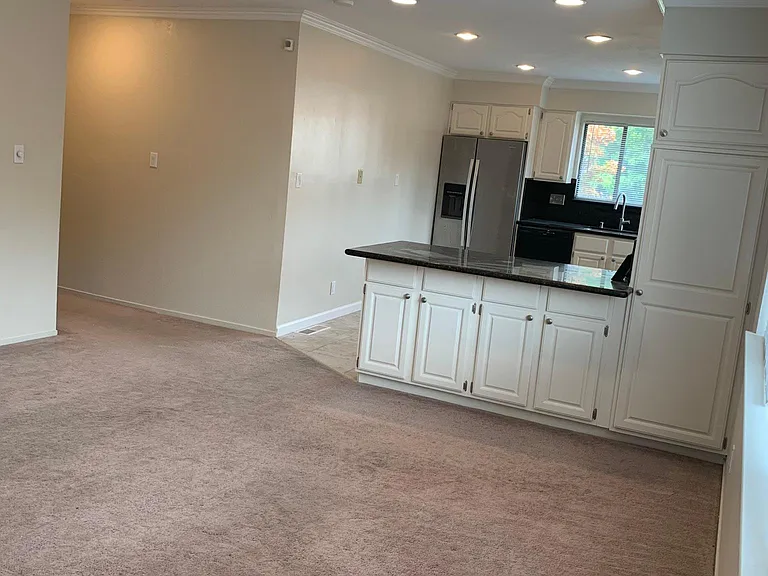 752 Edge Ln — Photo 14